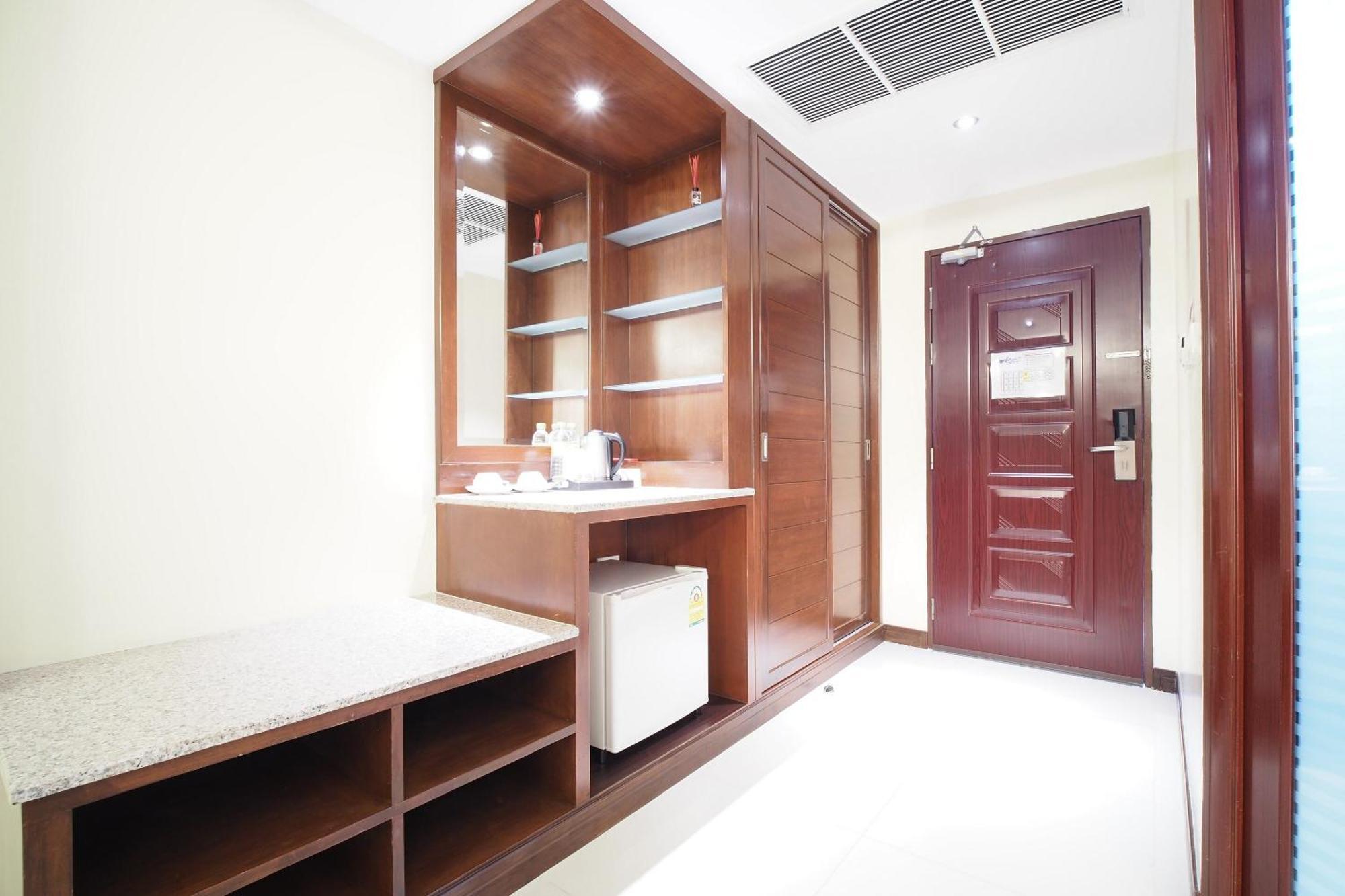 Capital O 8888 Achada Pattaya Hotel Джомтиен Бийч Екстериор снимка
